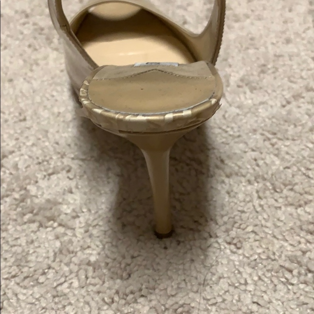 Jimmy Choo Nude Patent Leather Slingback Pump - Picture 4 of 4
